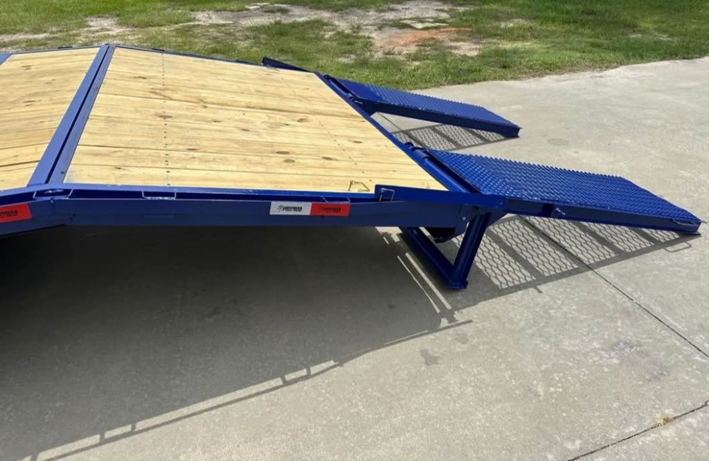 2025 Diamond C Dump Trailer - $10,297
