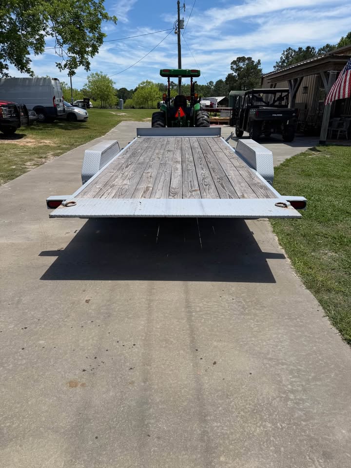 2025 LOAD TRAIL 20 TILT DECK TRL - $8,997