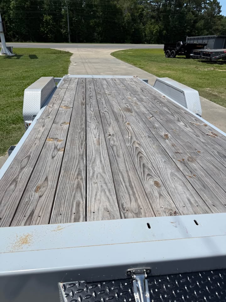 2025 LOAD TRAIL 20 TILT DECK TRL - $8,997