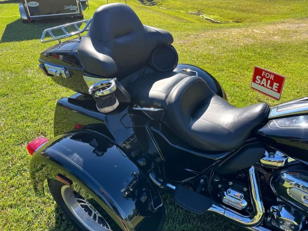 2022 Harley-davidson Tri Glide Ultra - $29,995