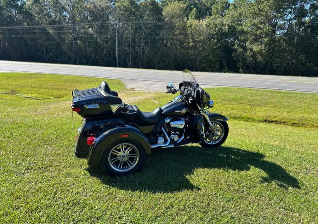 2022 Harley-davidson Tri Glide Ultra - $29,995