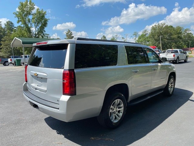 2019 Chevrolet Suburban 1500 LT photo