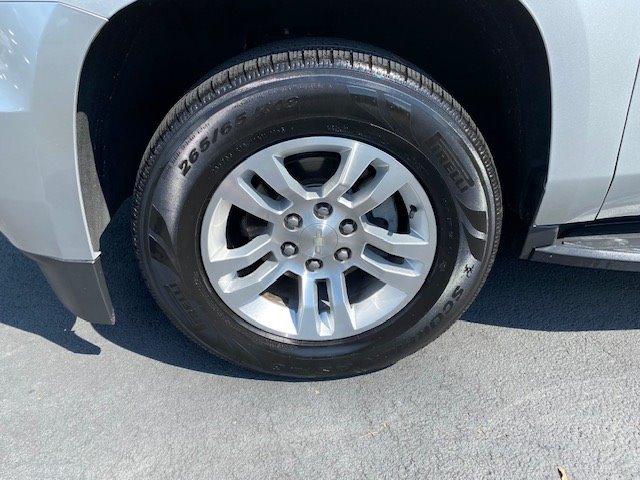 2019 Chevrolet Suburban 1500 LT photo