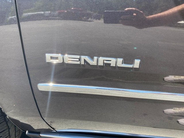 2016 GMC Yukon Denali photo