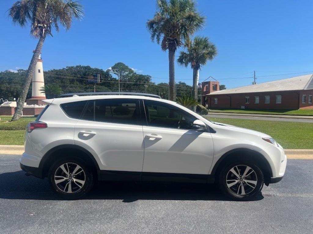 2018 Toyota RAV4 XLE photo