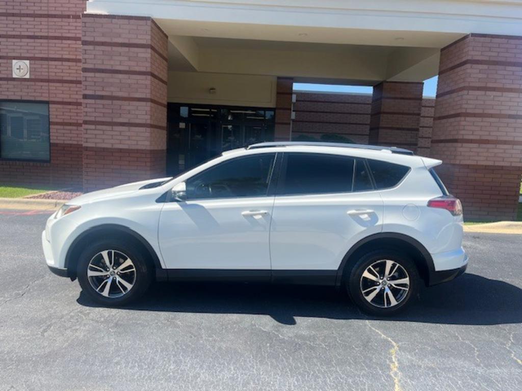 2018 Toyota RAV4 XLE photo