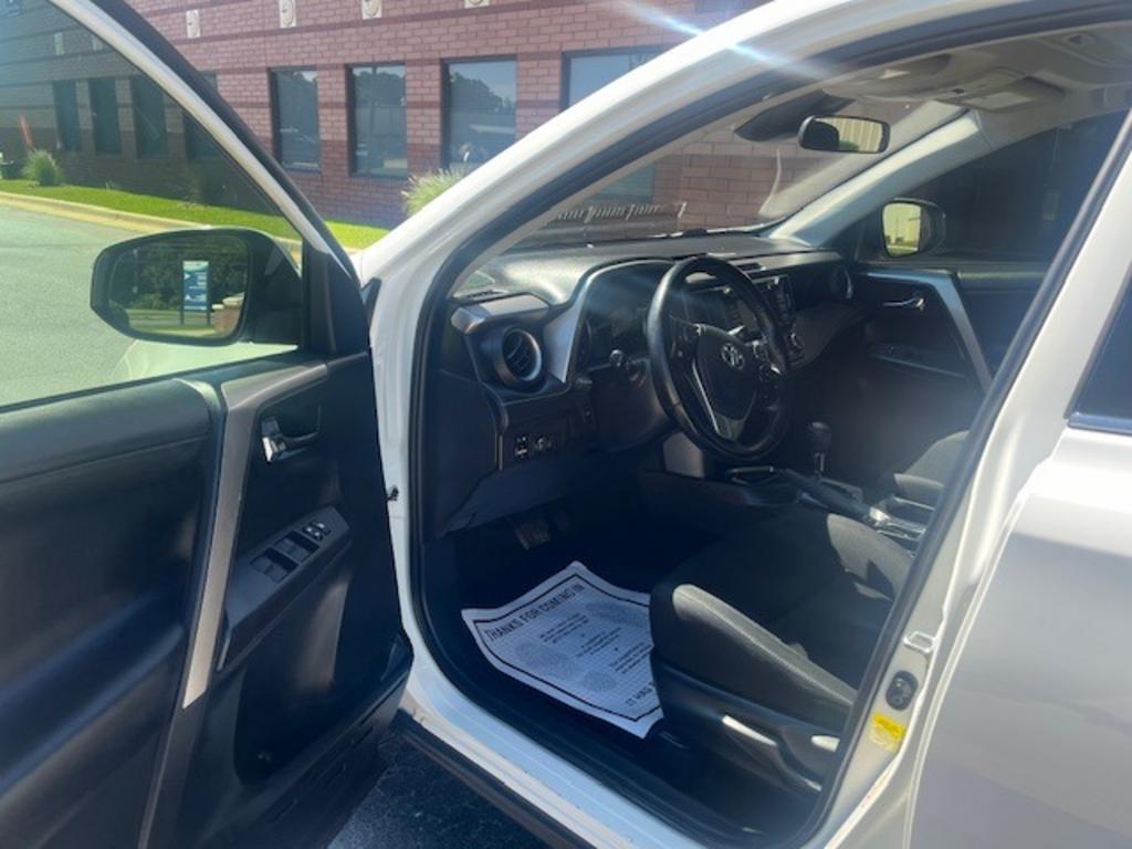 2018 Toyota RAV4 XLE photo