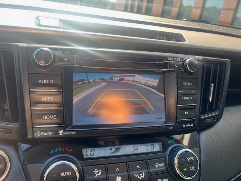 2018 Toyota RAV4 XLE photo