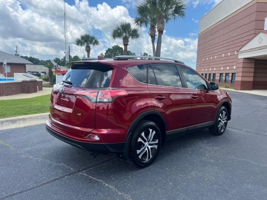 2018 Toyota RAV4 LE photo