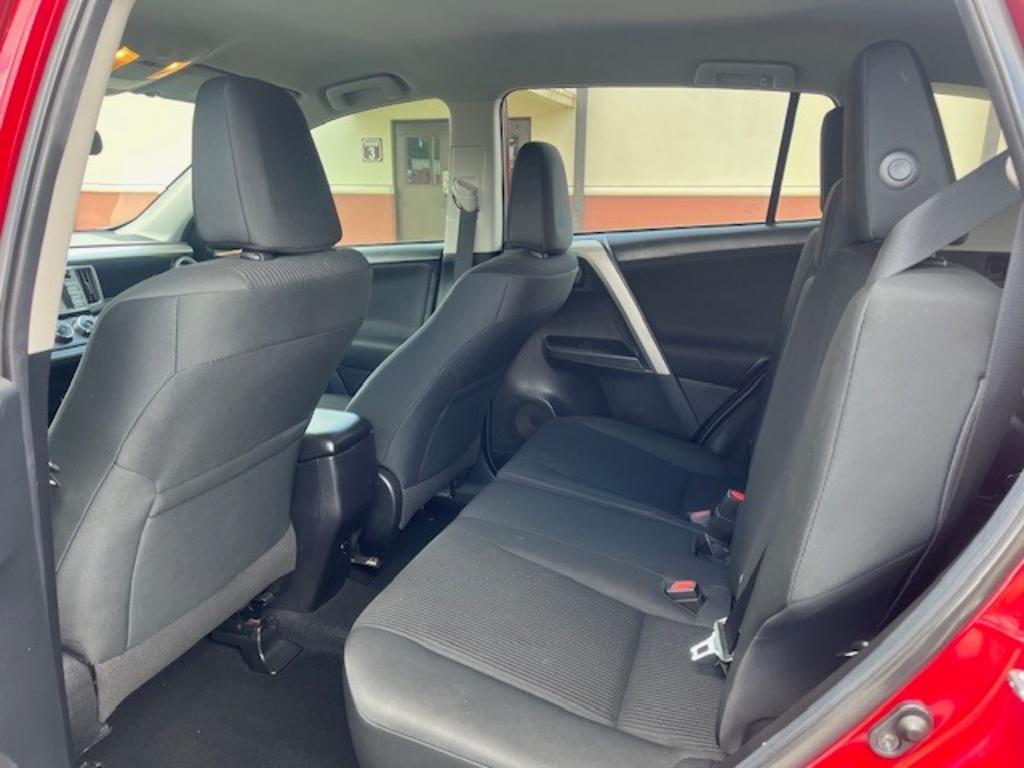 2018 Toyota RAV4 LE photo