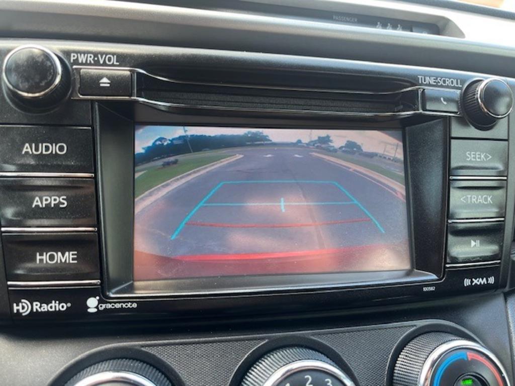 2018 Toyota RAV4 LE photo