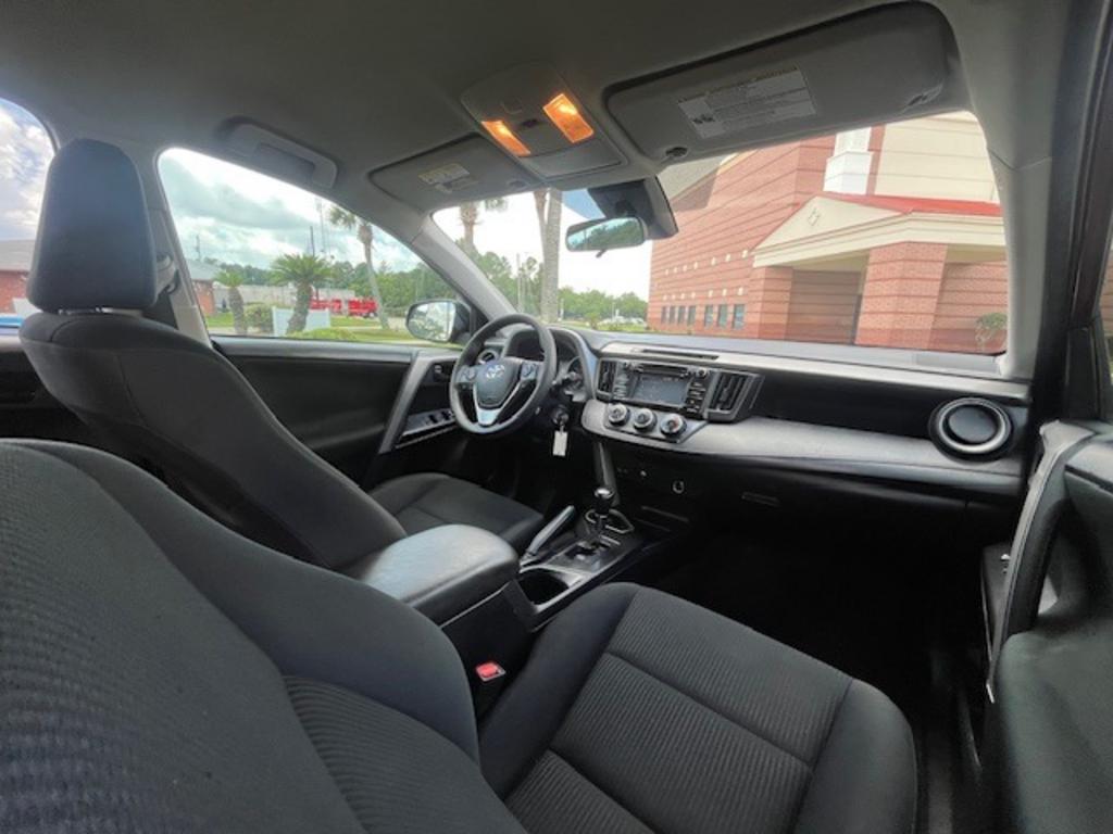 2018 Toyota RAV4 LE photo