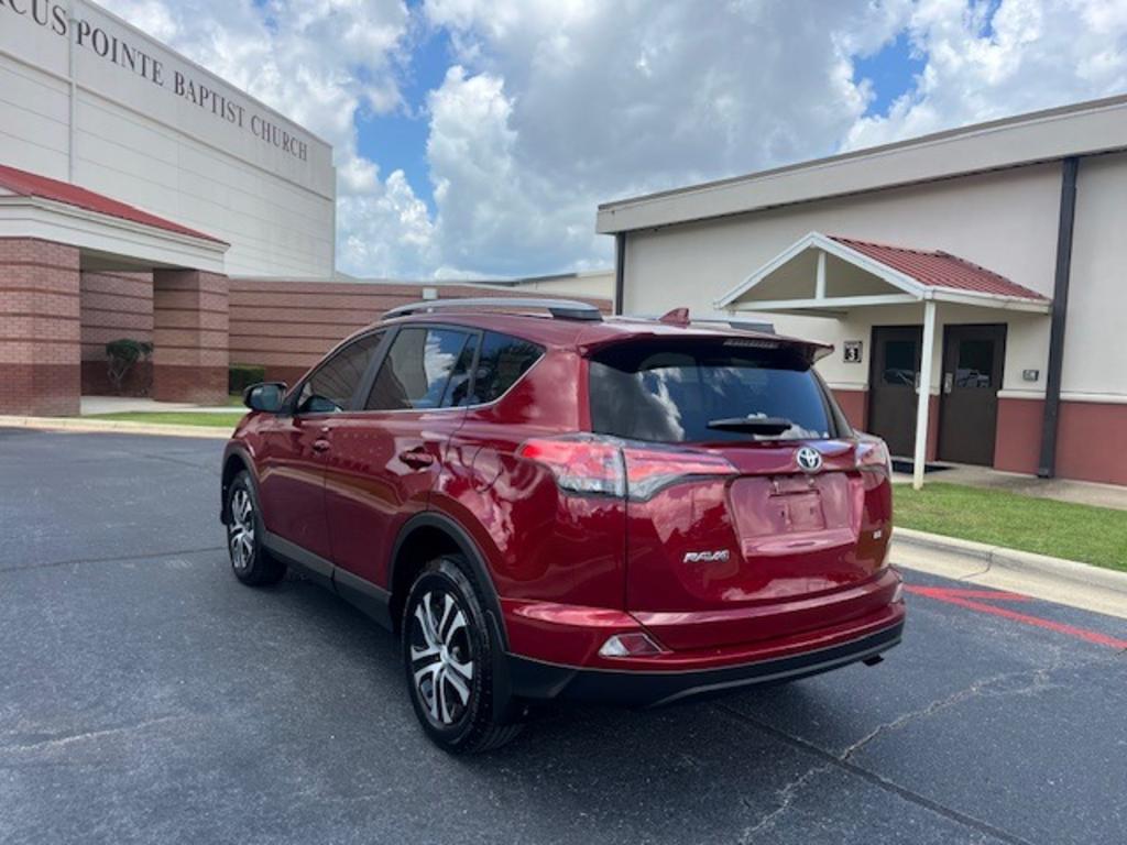 2018 Toyota RAV4 LE photo