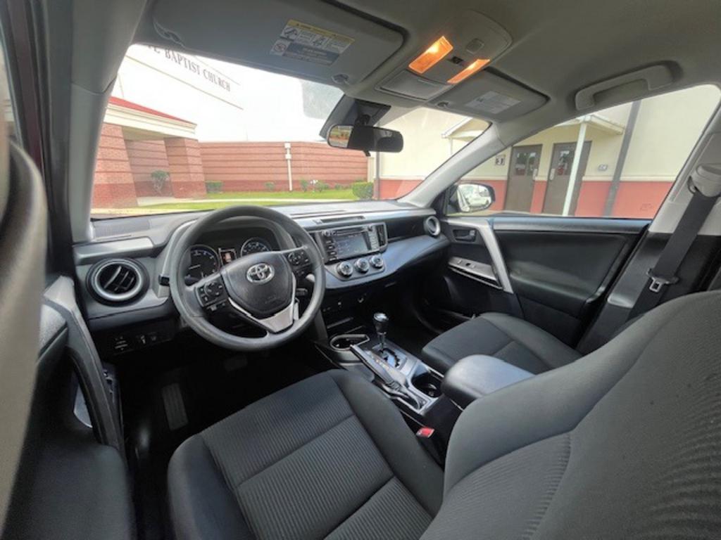 2018 Toyota RAV4 LE photo