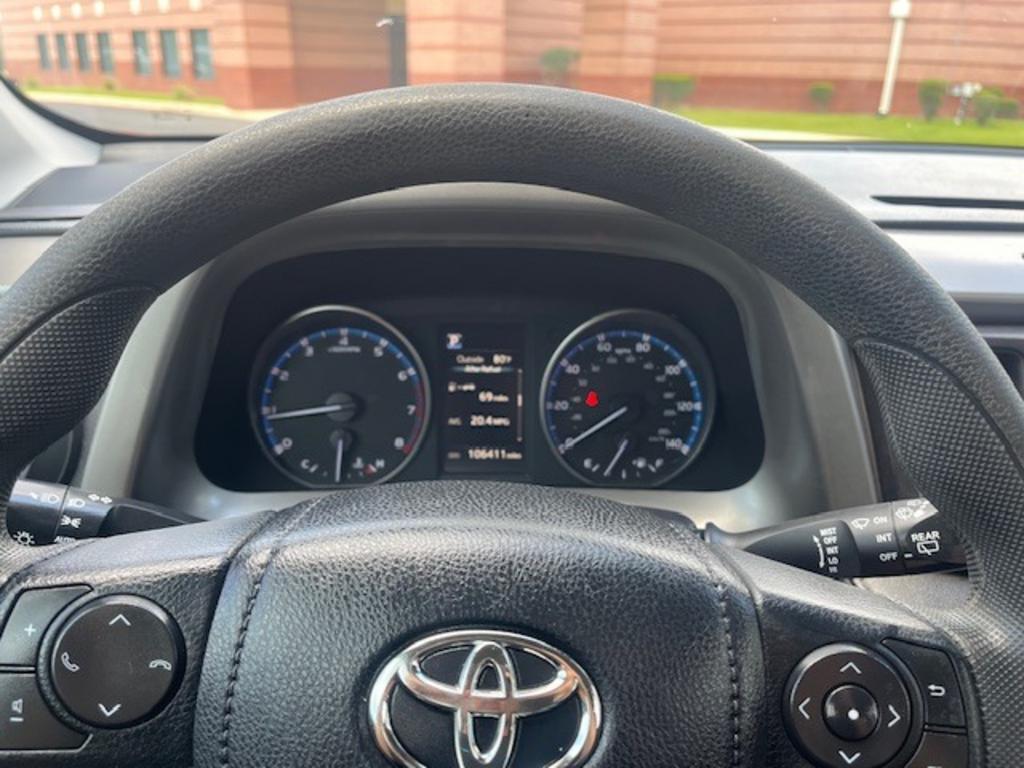 2018 Toyota RAV4 LE photo