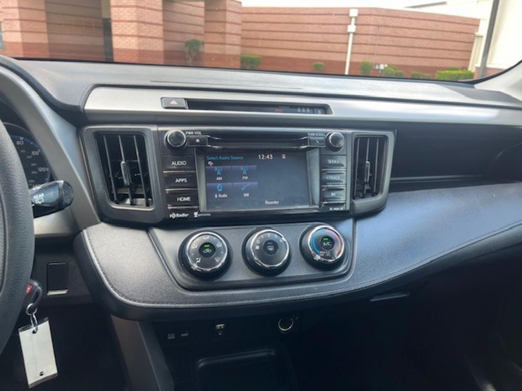 2018 Toyota RAV4 LE photo