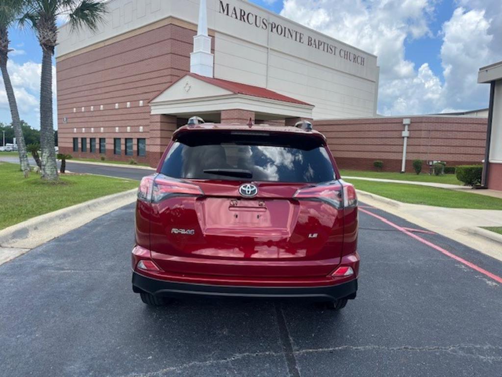 2018 Toyota RAV4 LE photo