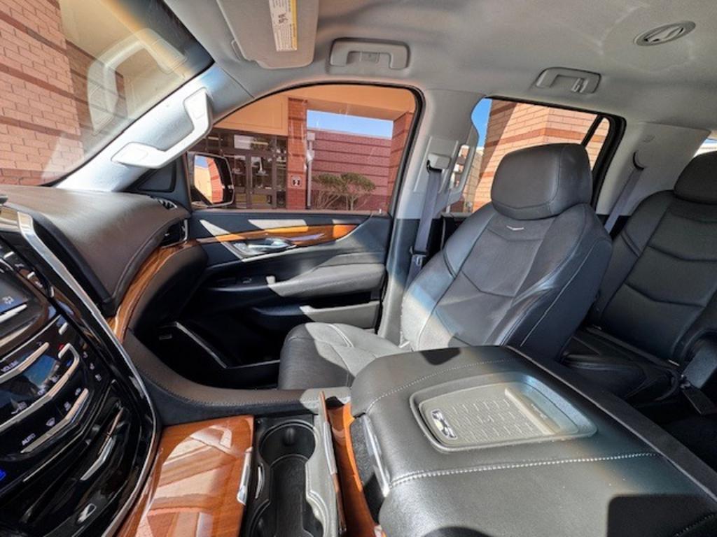 2016 Cadillac Escalade - $22,995