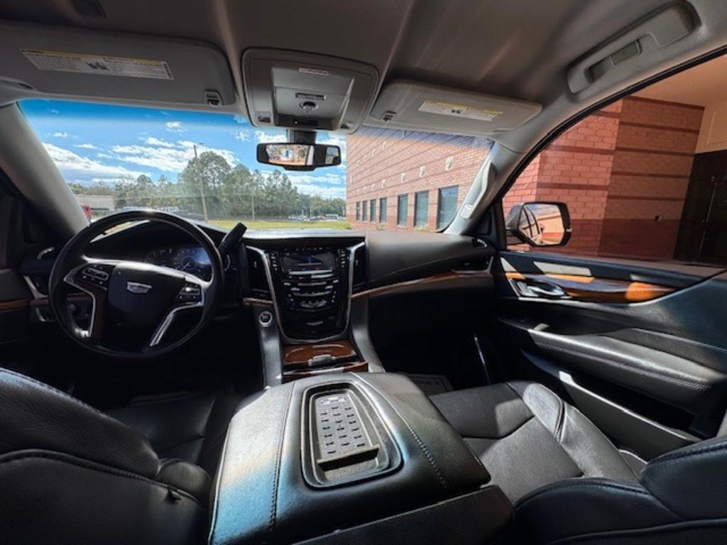 2016 Cadillac Escalade - $22,995