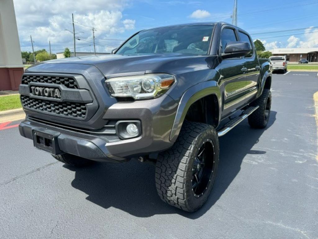 2018 Toyota Tacoma - $28,995