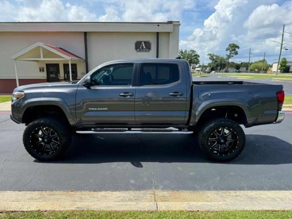 2018 Toyota Tacoma - $28,995