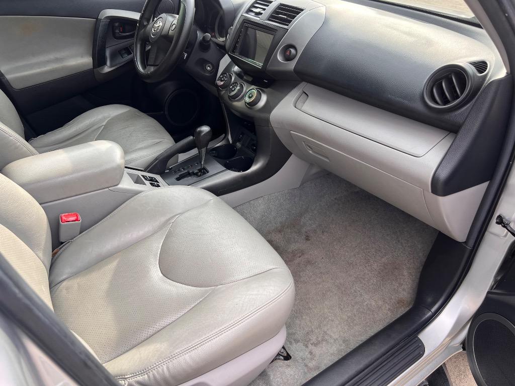 2011 Toyota RAV4 photo