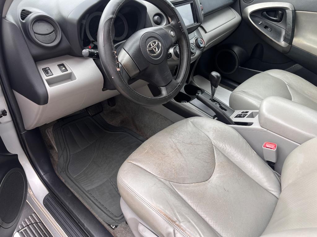 2011 Toyota RAV4 photo