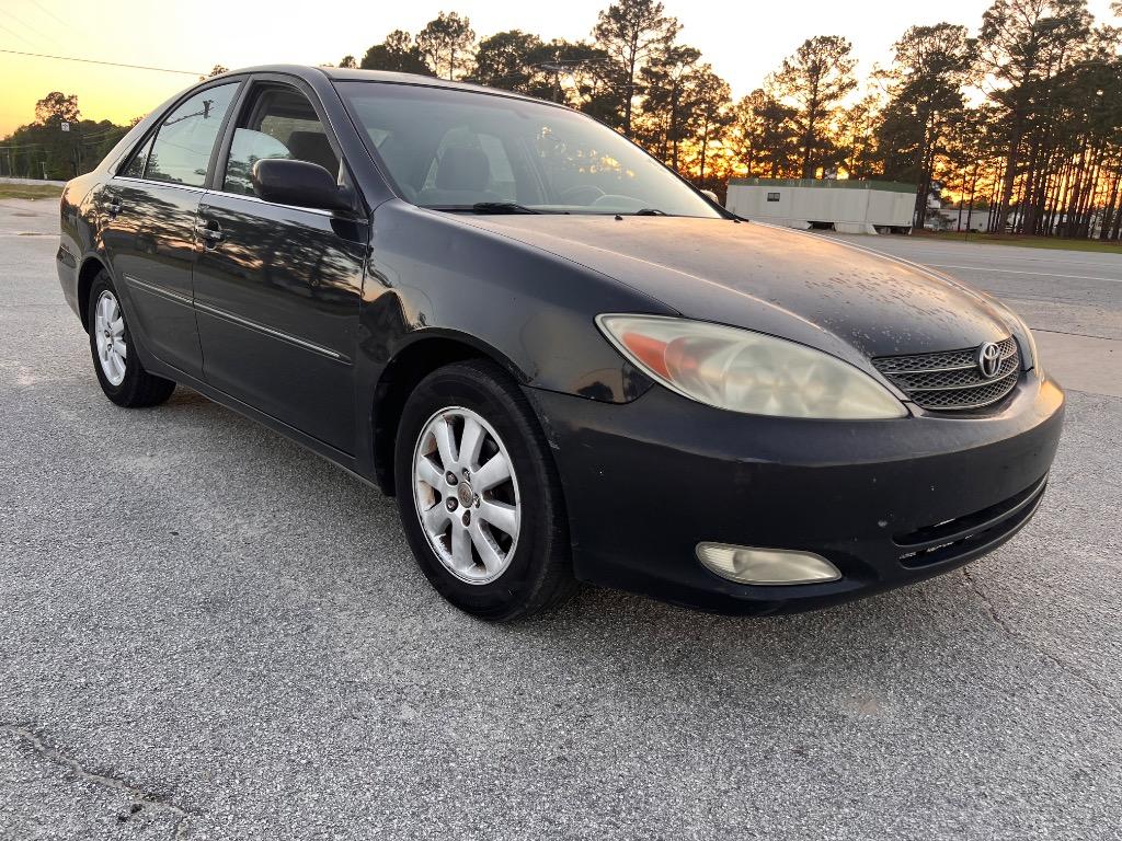 2004 Toyota Camry LE photo