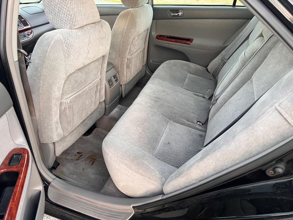 2004 Toyota Camry LE photo