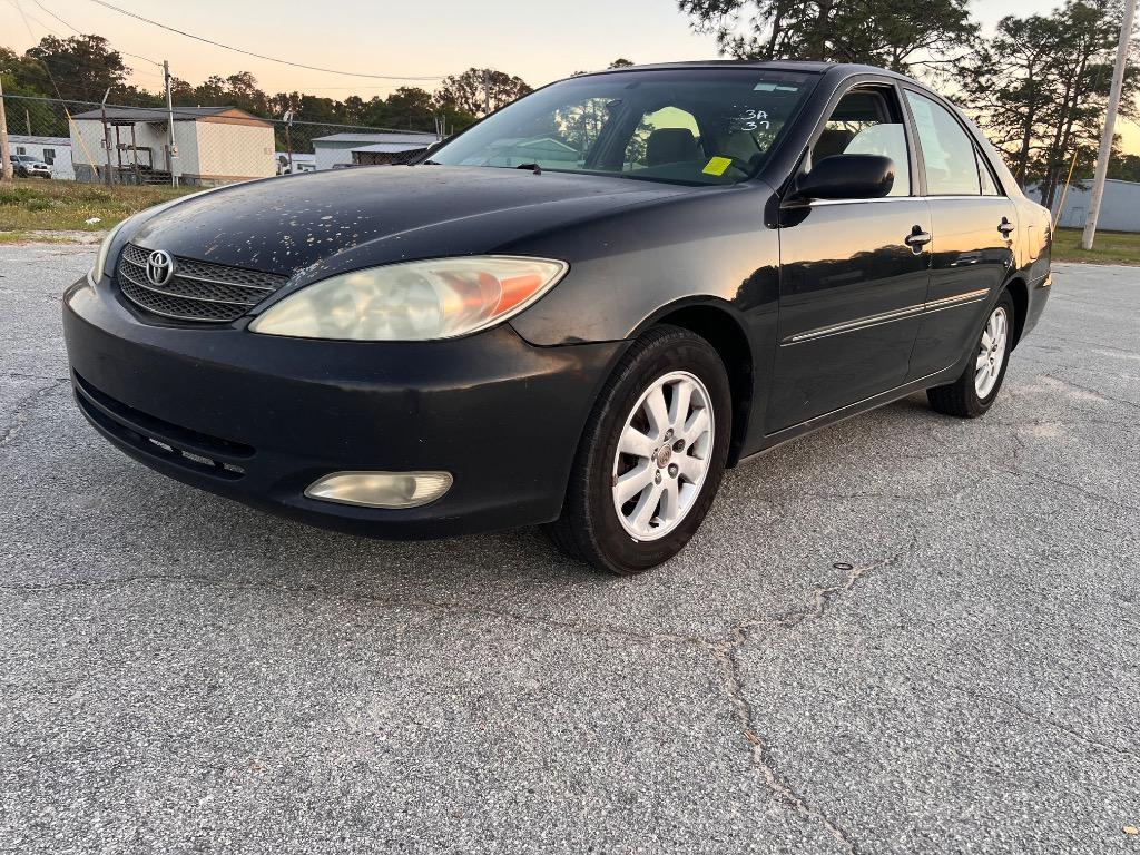2004 Toyota Camry LE photo