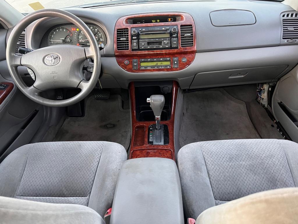 2004 Toyota Camry LE photo