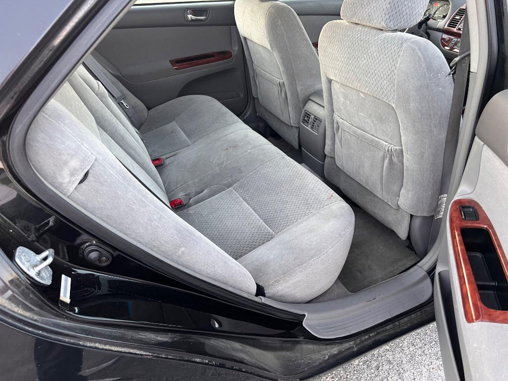 2004 Toyota Camry LE photo