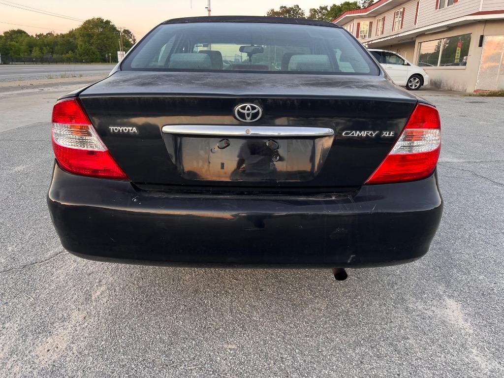 2004 Toyota Camry LE photo