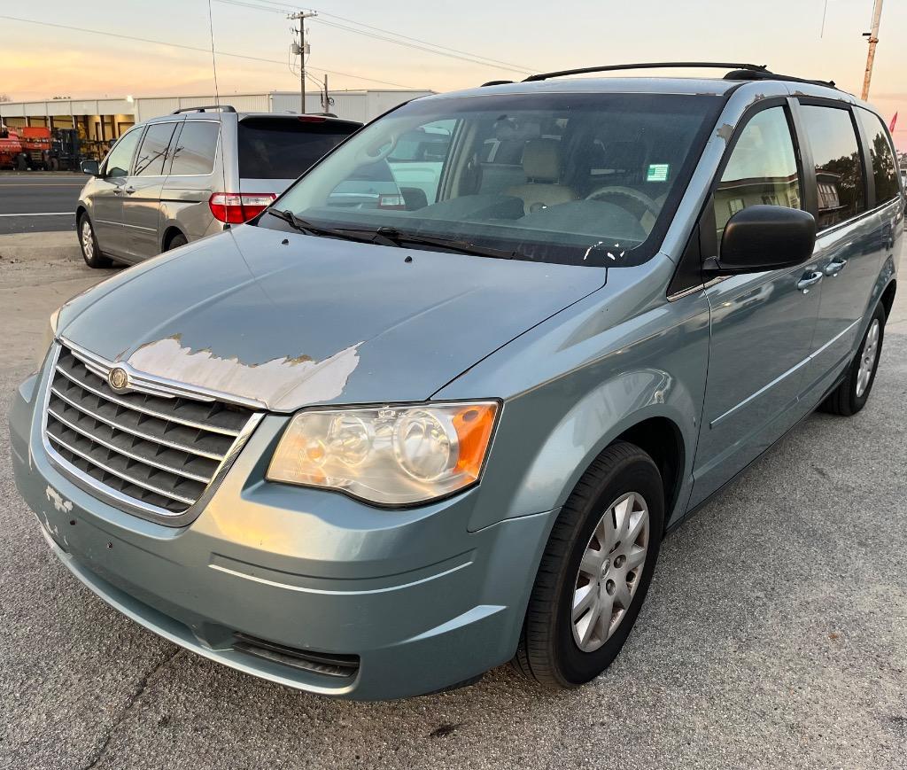 2009 Chrysler Town and Country LX