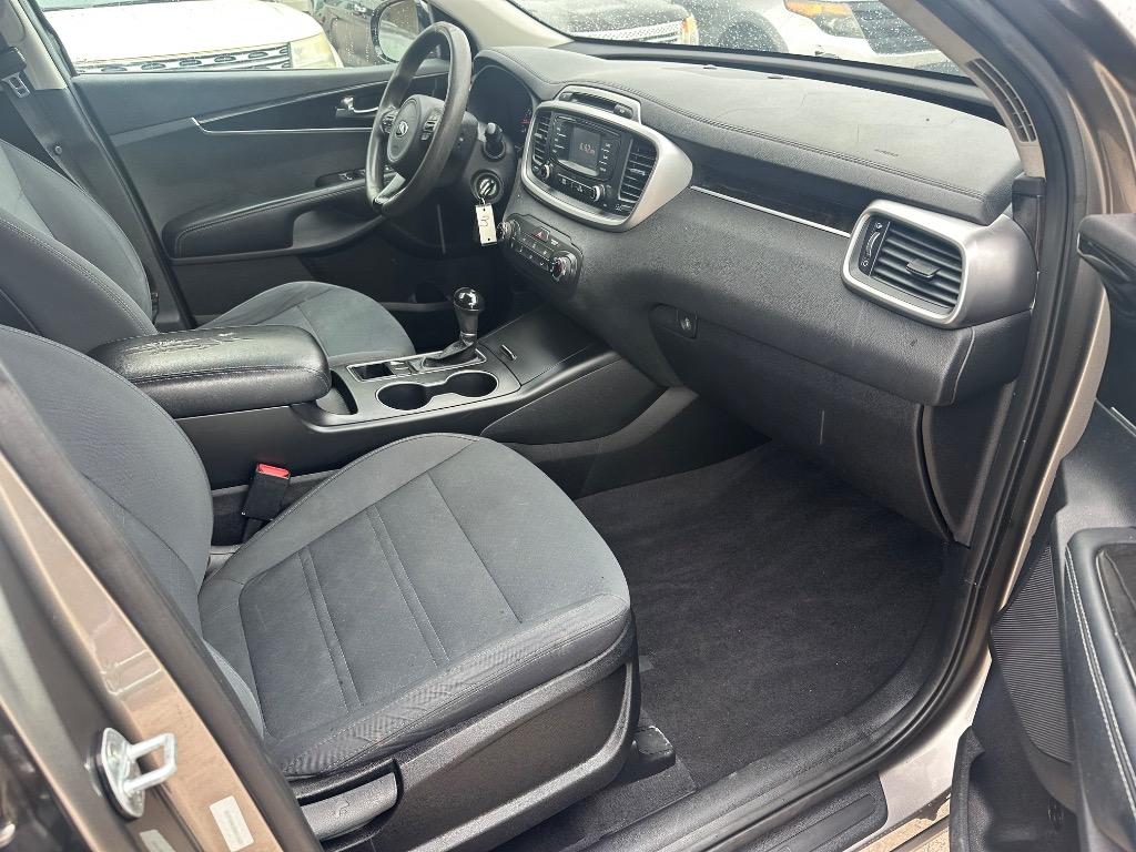 2016 Kia Sorento - $6,900