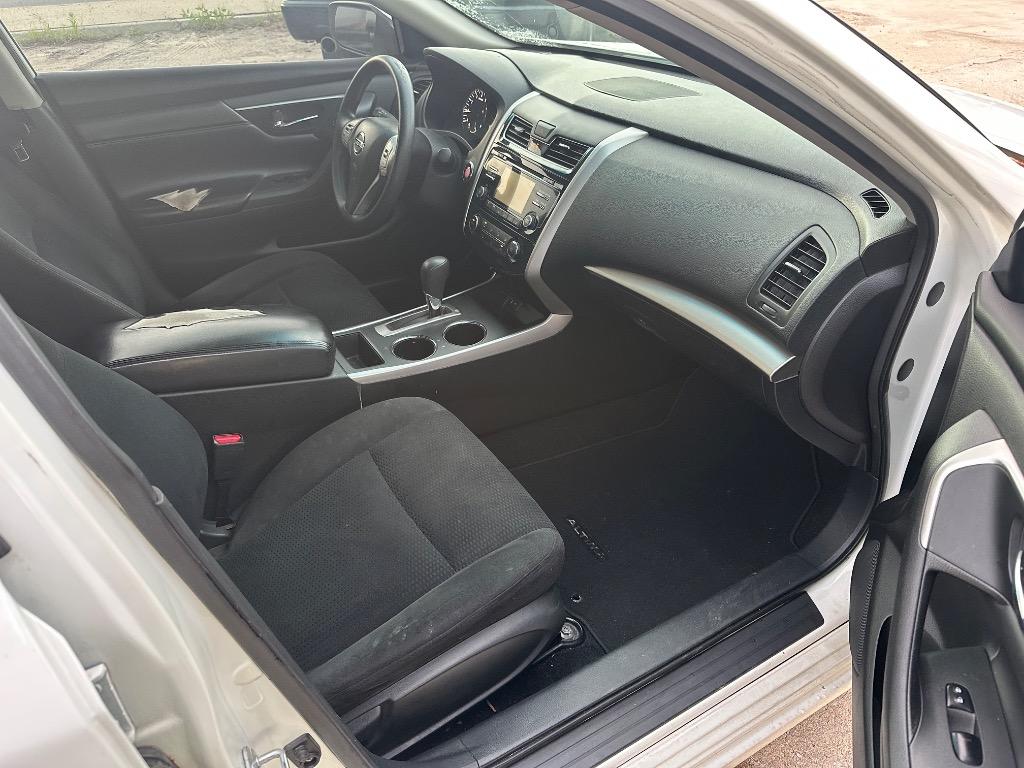 2015 Nissan Altima - $5,900
