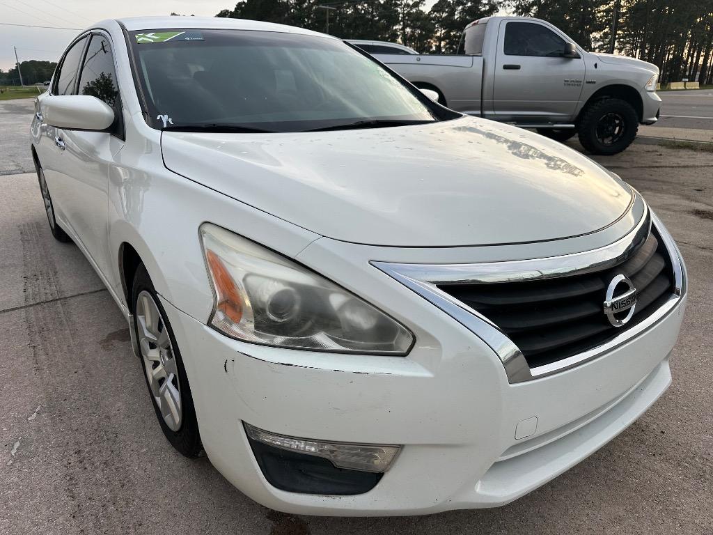 2015 Nissan Altima - $5,900
