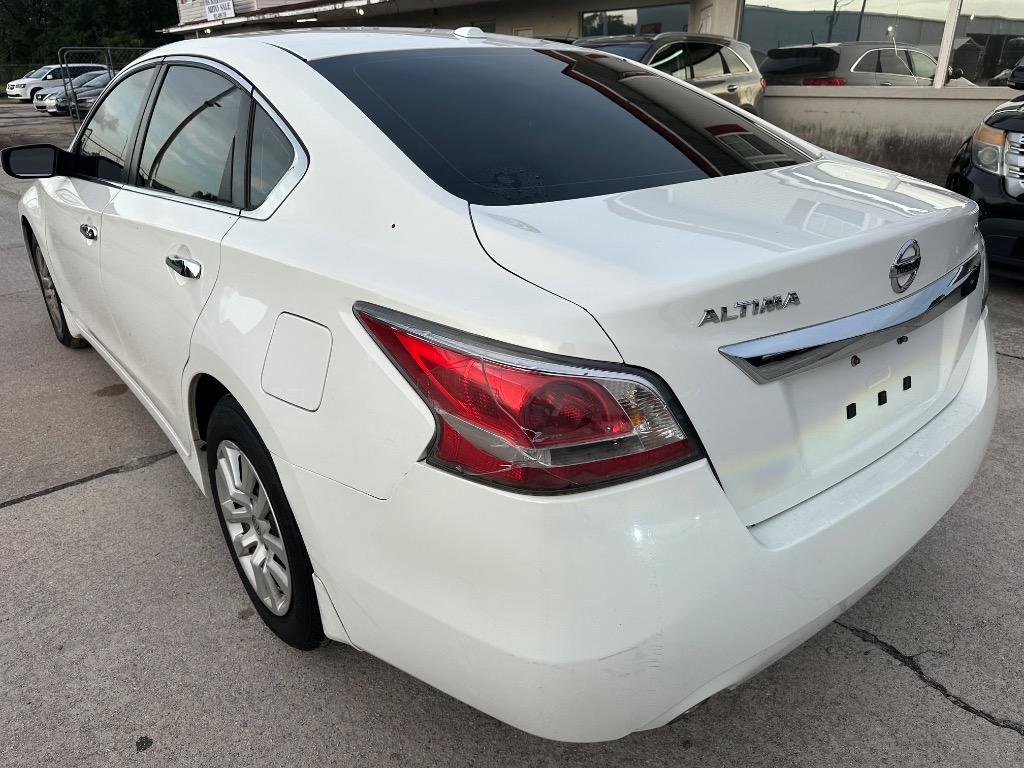 2015 Nissan Altima - $5,900