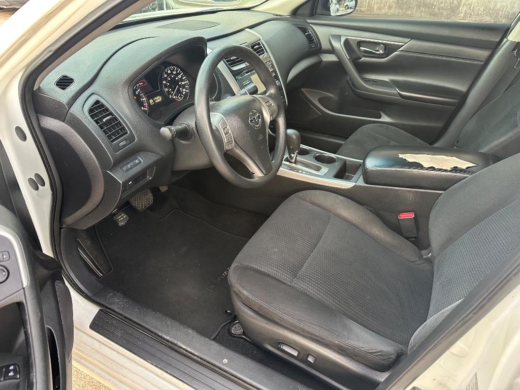 2015 Nissan Altima - $5,900