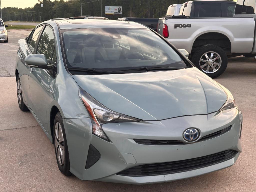 2016 Toyota Prius - $9,900