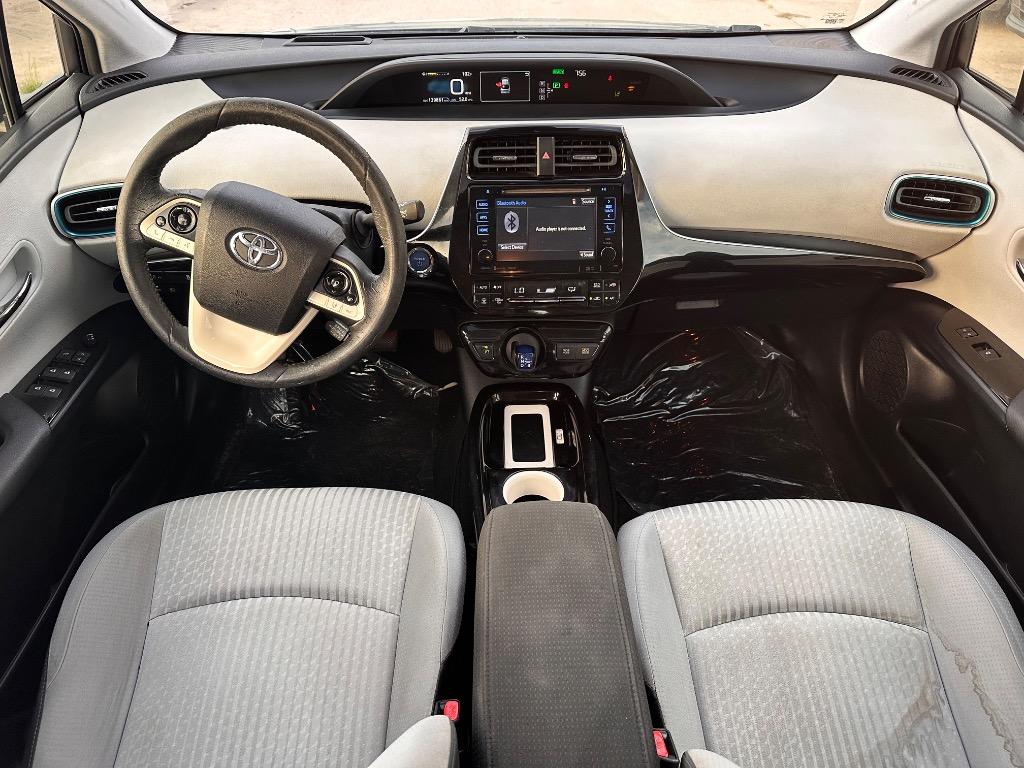 2016 Toyota Prius - $9,900