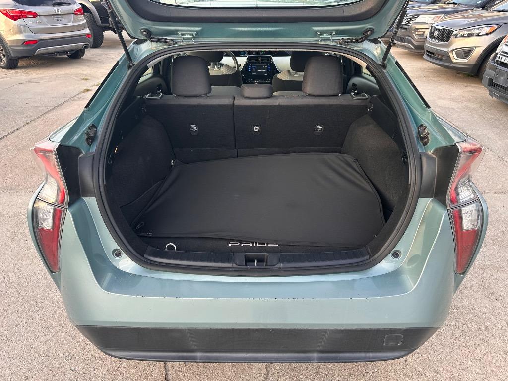 2016 Toyota Prius - $9,900