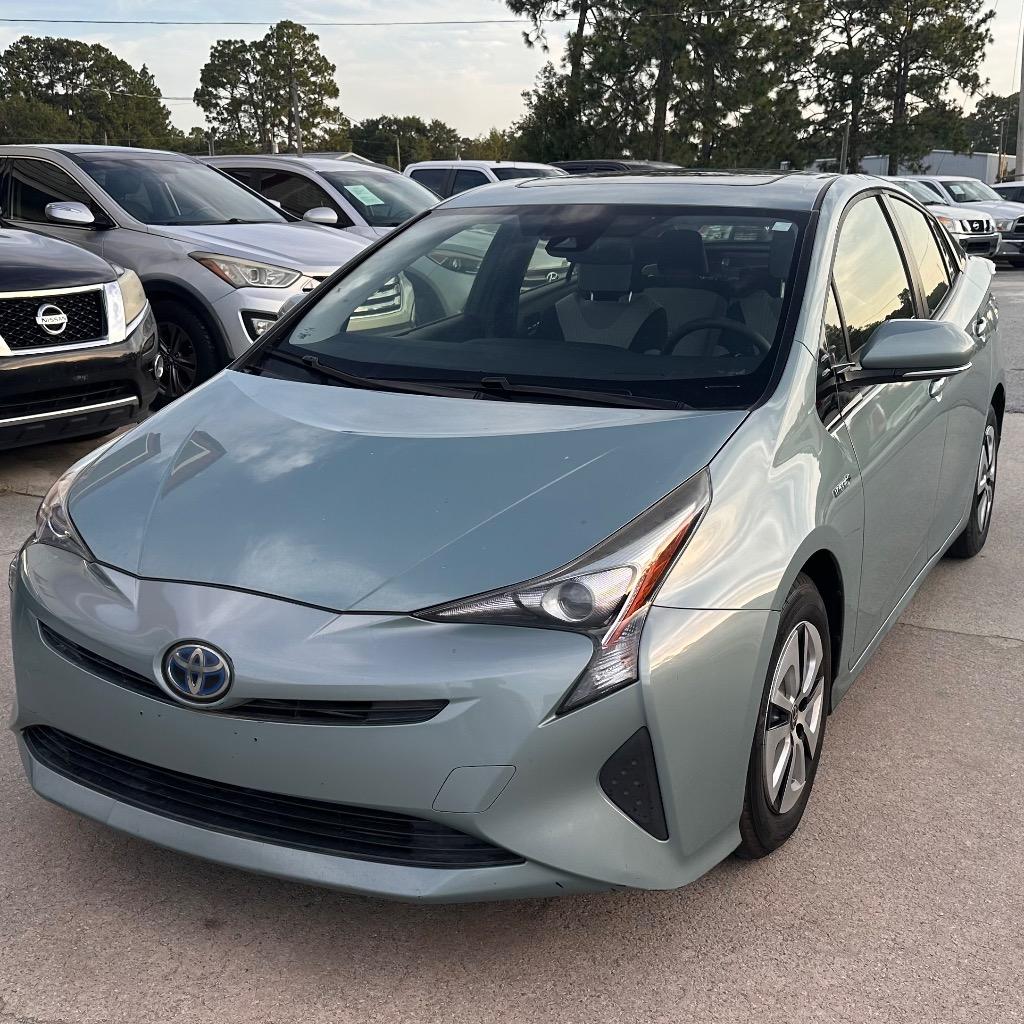 2016 Toyota Prius - $9,900