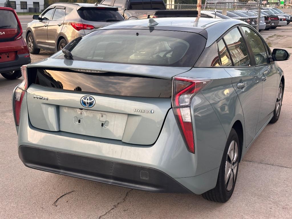 2016 Toyota Prius - $9,900