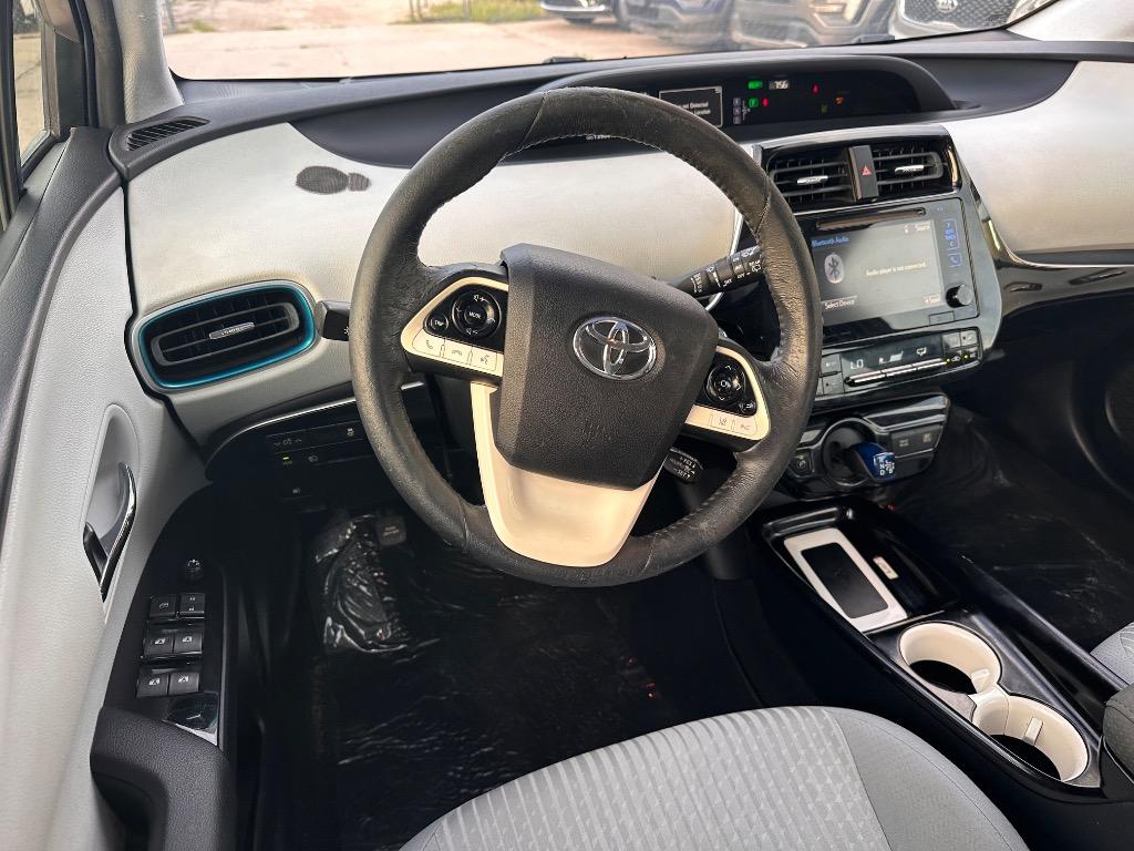 2016 Toyota Prius - $9,900