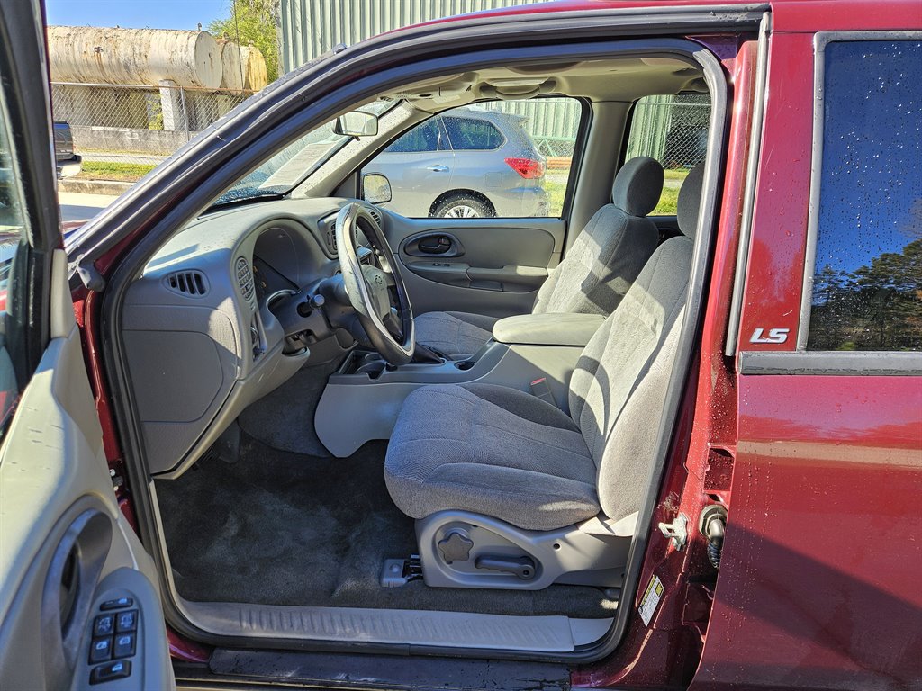 2004 Chevrolet SLX LS photo
