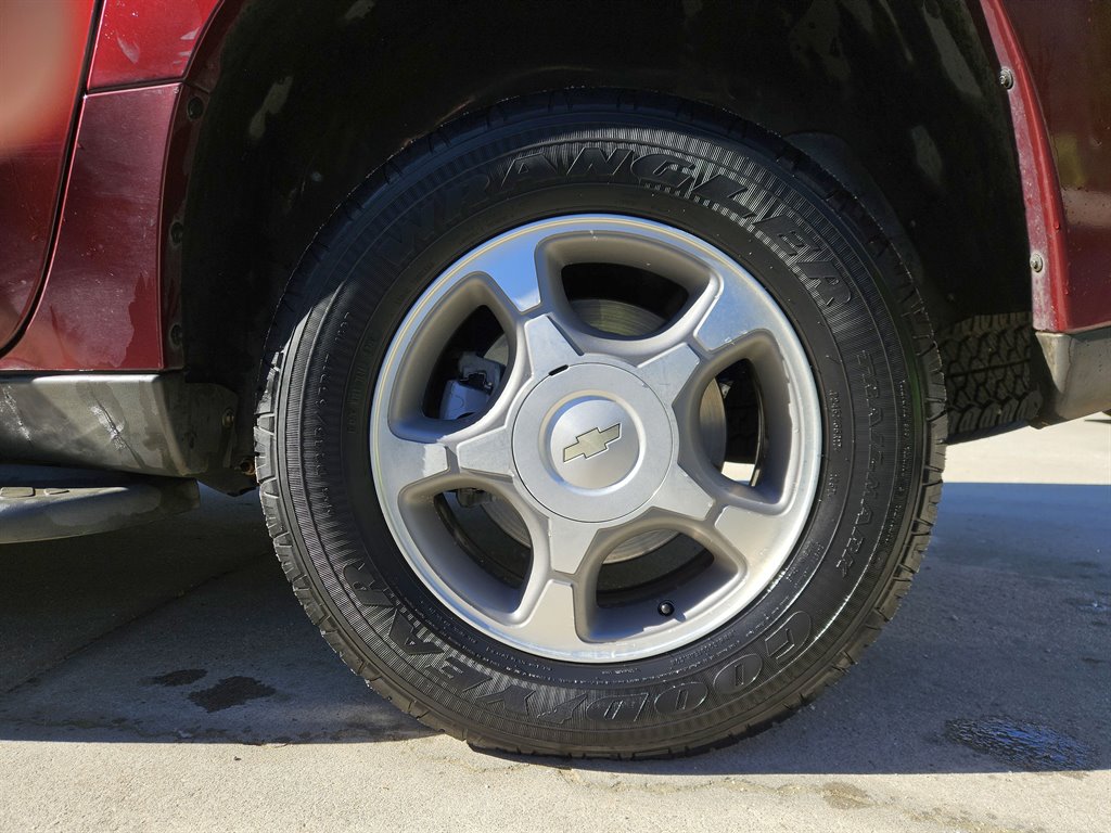 2004 Chevrolet SLX LS photo