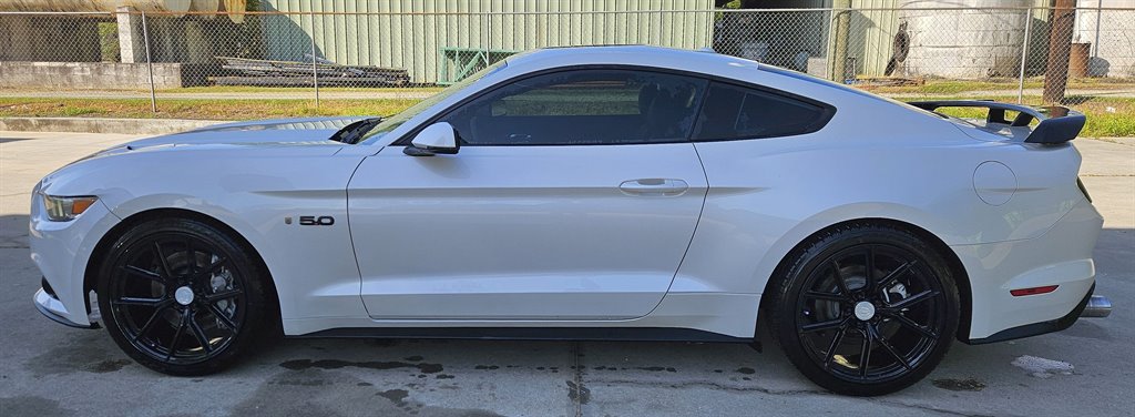 2017 Ford Mustang GT photo