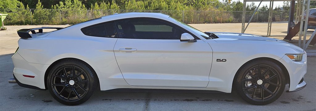 2017 Ford Mustang GT photo