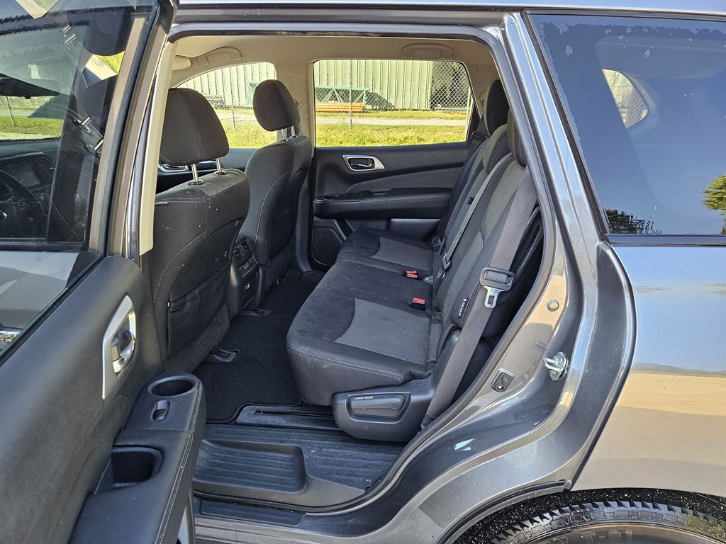 2019 Nissan Pathfinder S photo